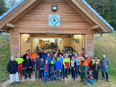 Helfer*innen beim Arbeitseinsatz am Langlaufzentrum Hohtann