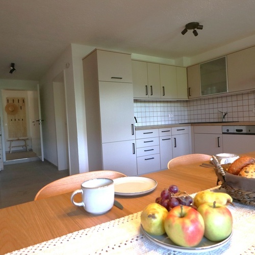 Der Essbereich mit K&uuml;che unserer Ferienwohnung. - 